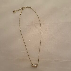 Elegant Gold Necklace with Pearl Accent